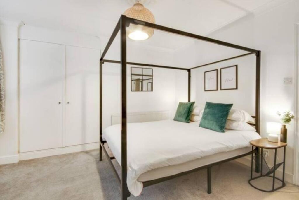 Central 2 Bedroom Garden Flat With Free Parking 로열턴브리지웰즈 외부 사진